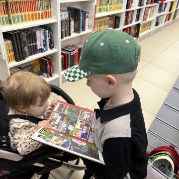 «Чтобы все на свете знать, надо больше книг читать!»