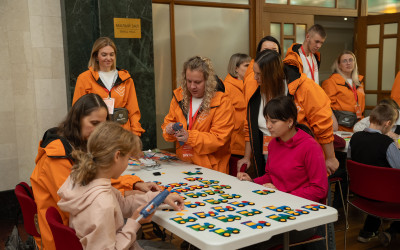 Сердца на рельсах: Добровольцы Западно-Сибирской железной дороги на IV Форуме корпоративного волонтерства