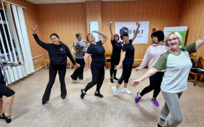 Танцевальный ретрит для мам: в дорожном клубе «Горьковский» прошел мастер-класс в рамках проекта «Семейные ценности и традиции»