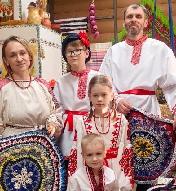 "Россия - большая, дружная семья! Мы разные - мы вместе!"
