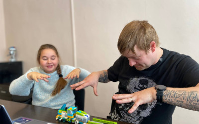 «ТехноЭкспресс» доказал, что совместное творчество и увлечение технологиями — это лучший способ не только весело и с пользой провести время всей семьей, но и построить мост взаимопонимания между поколениями. Хабаровский ДСК.