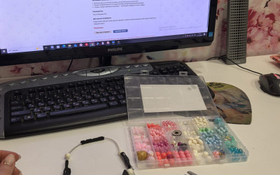 Вдохновляющий мастер-класс по созданию ожерелья из натуральных материалов прошел для Южно – Уральских семей.