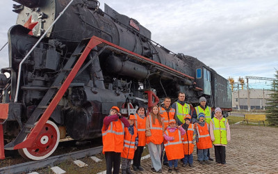 Экскурсия для детей сотрудников Эксплуатационного локомотивного депо в Вологде.