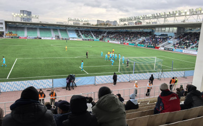 «Челябинск», вперед!»  - кричали семьи болельщики на футбольном матче.