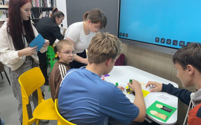 Рубрика «Семейные встречи» г. Бузулук. Мастер – класс по созданию открыток ко Дню бабушек и дедушек.