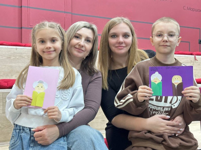 Рубрика «Семейные встречи» г. Бузулук. Мастер – класс по созданию открыток ко Дню бабушек и дедушек.