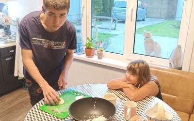 Кулинарный мастер-класс «Любимый салат» для семей нашего клуба.