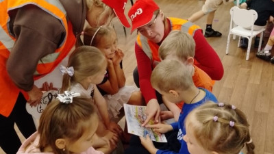 На Октябрьской продолжается эстафета просветительских встреч: безопасность на железной дороге!