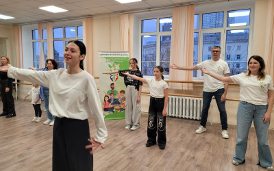 Зажигательный танцевальный флешмоб в Свердловском семейном клубе!