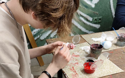 Мастер-класс по росписи новогодних игрушек