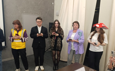 Три семьи дорожного семейного клуба объединились для участия в благотворительном квизе