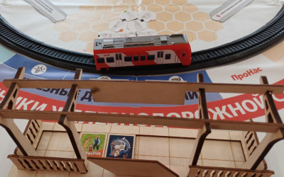 В дорожном семейном клубе «Октябрьский» состоялась увлекательная интеллектуальная игра «Платформа №7: Наследники железнодорожной славы».