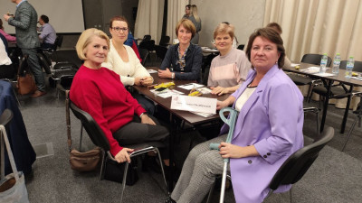 Три семьи дорожного семейного клуба объединились для участия в благотворительном квизе