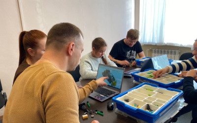 «ТехноЭкспресс» доказал, что совместное творчество и увлечение технологиями — это лучший способ не только весело и с пользой провести время всей семьей, но и построить мост взаимопонимания между поколениями. Хабаровский ДСК.