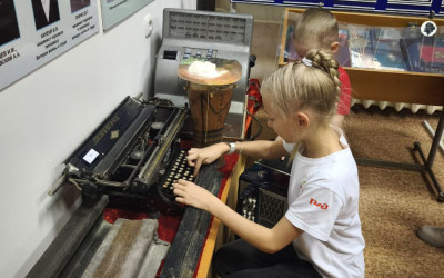 Экскурсия в музей истории Северного широтного хода Дальневосточного центра научно-технической информации и библиотек ОАО «РЖД» оказалась настоящим открытием для семей Комсомольского ДСК