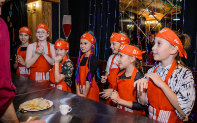 Семейный кулинарный вызов: как юные участники проекта покоряли «Адскую кухню» в Челябинске.