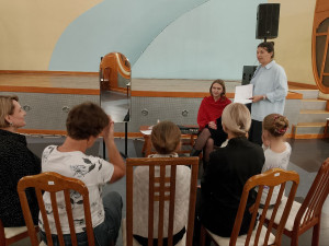 «Красота  - страшная сила!» - сказали мамы из семейного клуба и организовали мастер-класс по мейкапу.