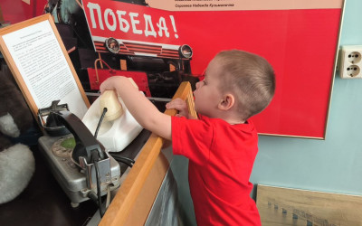 Экскурсия в музей истории Северного широтного хода Дальневосточного центра научно-технической информации и библиотек ОАО «РЖД» оказалась настоящим открытием для семей Комсомольского ДСК