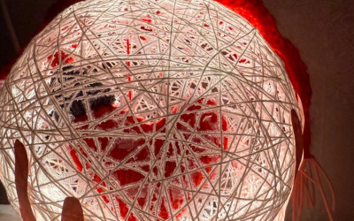 Пусть сияют ваши идеи! Пусть каждый новогодний шар хранит тепло семьи и частичку дальневосточного сердца! ДВЖД