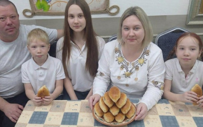 Ароматный старт со стальной семьёй Новосёловых!