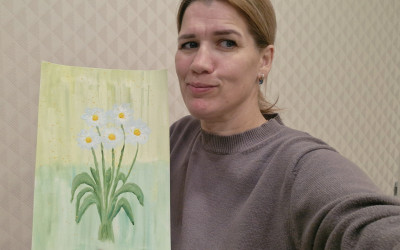 Ромашки, нарисованные с любовью: в ДСЦ &laquo;Октябрьский&raquo; прошёл творческий мастер класс по рисованию.