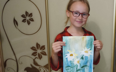 Ромашки, нарисованные с любовью: в ДСЦ &laquo;Октябрьский&raquo; прошёл творческий мастер класс по рисованию.