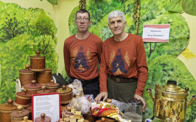 Семьи «Дорожного семейного клуба»  поселка Новый Ургал посетили уникальный мастер-класс по изготовлению амулетов из бересты.