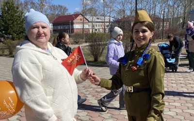 Акция «Георгиевская ленточка. Я – помню! Я – горжусь!» на станции Саянская от дорожного семейного клуба «Красноярский»