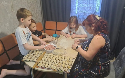 Ароматный старт со стальной семьёй Новосёловых!