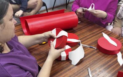 Мастер - класс для семей Оренбурга от Дома культуры железнодорожников «Экспресс»  по изготовлению новогодней декорации "Карамелька"