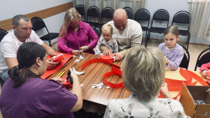 Мастер - класс для семей Оренбурга от Дома культуры железнодорожников «Экспресс»  по изготовлению новогодней декорации "Карамелька"