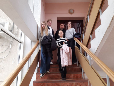 Семейный выходной: семья из Кирова окунулась в мир сказки на Шоу ростовых кукол