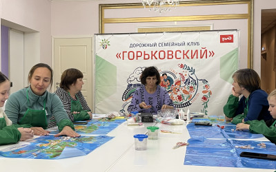 Волшебство своими руками: в семейном клубе «Горьковский» создали новогоднее настроение