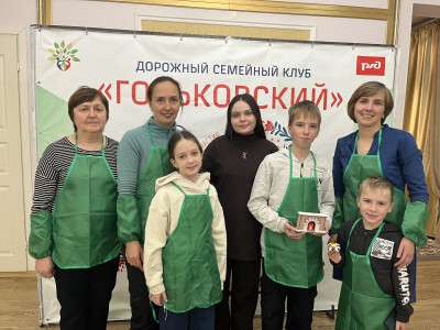 Волшебство своими руками: в семейном клубе «Горьковский» создали новогоднее настроение