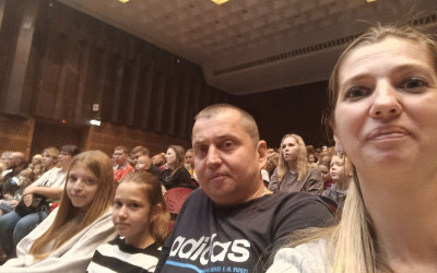 Семейный выходной: семья из Кирова окунулась в мир сказки на Шоу ростовых кукол