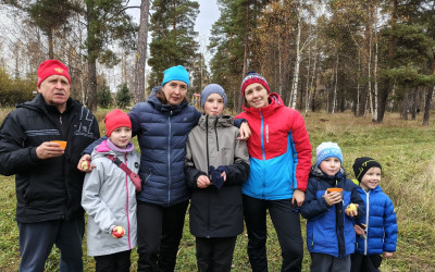 Дорожный семейный клуб «Горьковский» провел мастер-класс по волонтерству и дружной подготовке к Новому году!