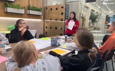 Семейные миры на бумаге: мастер-класс по нейрографике прошел в казанском клубе «Горьковский»