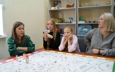  “Наследники железнодорожной славы” — это не просто настольная игра. Это увлекательное путешествие в мир железных дорог, в котором каждый становится немного исследователем, немного инженером и совсем чуть-чуть мечтателем. Владивостокский ДСК 