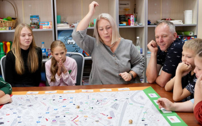  “Наследники железнодорожной славы” — это не просто настольная игра. Это увлекательное путешествие в мир железных дорог, в котором каждый становится немного исследователем, немного инженером и совсем чуть-чуть мечтателем. Владивостокский ДСК 