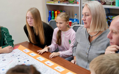  “Наследники железнодорожной славы” — это не просто настольная игра. Это увлекательное путешествие в мир железных дорог, в котором каждый становится немного исследователем, немного инженером и совсем чуть-чуть мечтателем. Владивостокский ДСК 