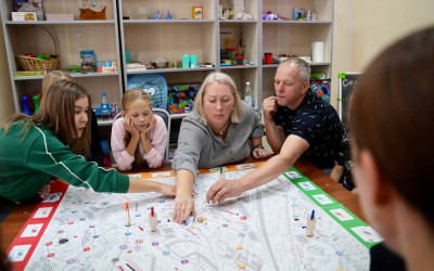  “Наследники железнодорожной славы” — это не просто настольная игра. Это увлекательное путешествие в мир железных дорог, в котором каждый становится немного исследователем, немного инженером и совсем чуть-чуть мечтателем. Владивостокский ДСК 