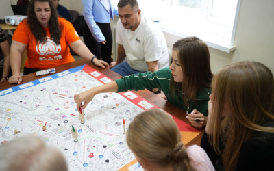  “Наследники железнодорожной славы” — это не просто настольная игра. Это увлекательное путешествие в мир железных дорог, в котором каждый становится немного исследователем, немного инженером и совсем чуть-чуть мечтателем. Владивостокский ДСК 