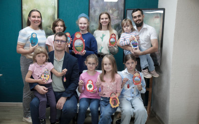 Создаем семейные шедевры: мастер-класс по росписи матрешек!