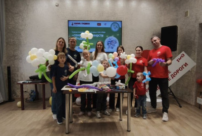 В Комсомольском  «Дорожном семейном клубе» прошел увлекательный мастер-класс по изготовлению цветов из шаров для моделирования! 