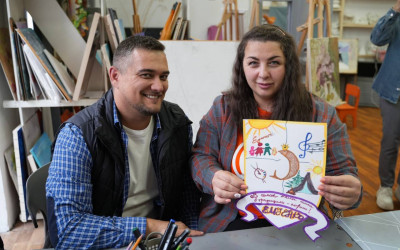 Этот мастер-класс доказал: чтобы прикоснуться к истории, не обязательно идти в музей. Иногда достаточно взять кисть, собраться за одним столом и захотеть рассказать миру свою уникальную историю. Владивостокский ДСК