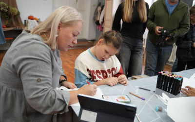 Этот мастер-класс доказал: чтобы прикоснуться к истории, не обязательно идти в музей. Иногда достаточно взять кисть, собраться за одним столом и захотеть рассказать миру свою уникальную историю. Владивостокский ДСК