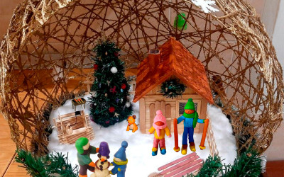 Пусть сияют ваши идеи! Пусть каждый новогодний шар хранит тепло семьи и частичку дальневосточного сердца! ДВЖД