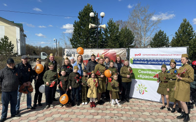 Акция «Георгиевская ленточка. Я – помню! Я – горжусь!» на станции Саянская от дорожного семейного клуба «Красноярский»