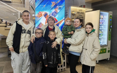 Кино для всей семьи и всех поколений в Новоургальском "Дорожном семейном клубе"