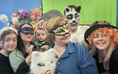  Удивительный мастер-класс, который завершился импровизированным спектаклем прошел в Новоургальском ДСК.